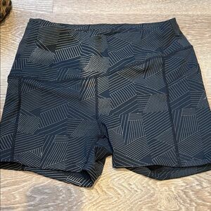 Oiselle firecracker shorts size 8.